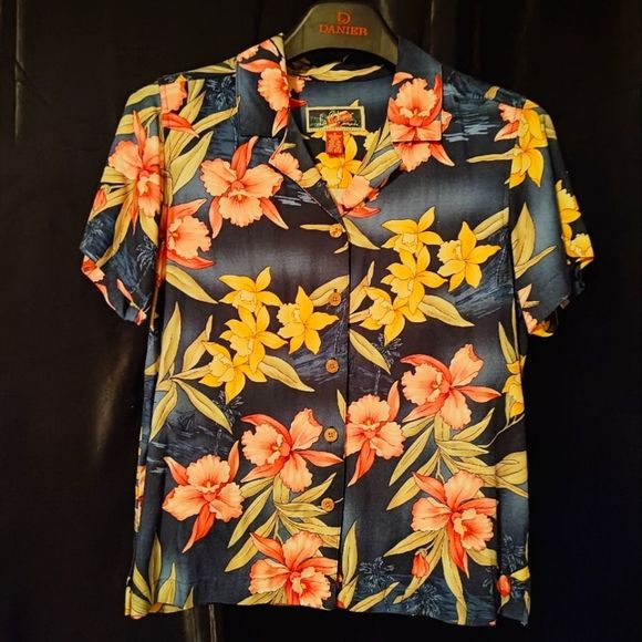 Women's Vintage Floral Shirt - Picture 1 of 8